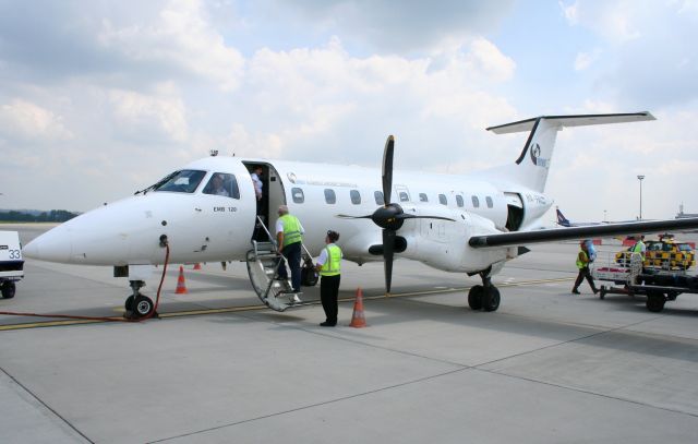 Embraer EMB-120 Brasilia (HA-FAI)