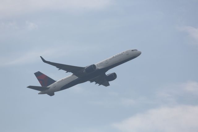 Boeing 757-200 (N846US)