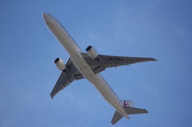 BOEING 777-300 (JA736J)