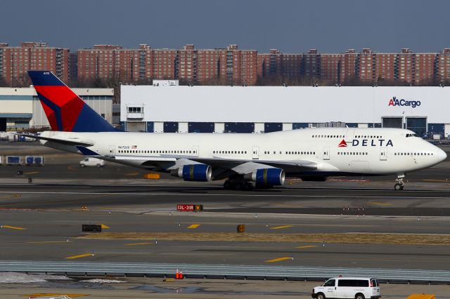 Boeing 747-400 (N672US)