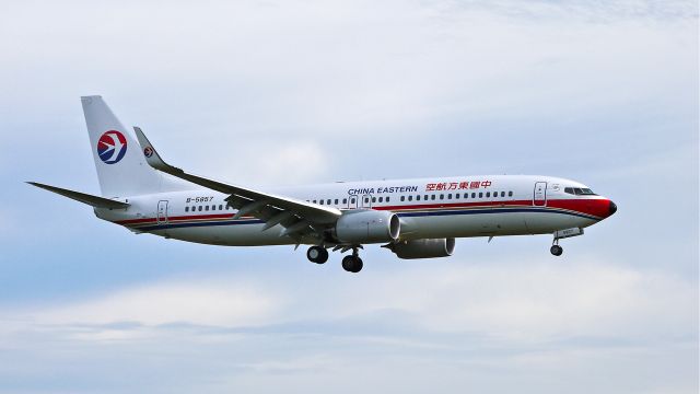 Boeing 737-800 (B-5857) - BOE307 from KRNT on final approach to Rwy 16R during its maiden flight on 11/11/13. (LN:4694 cn 39886).