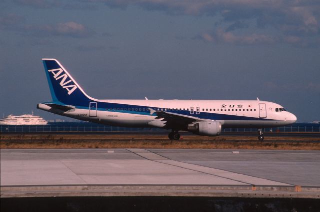 Airbus A320 (JA8300) - Taxing at Tokyo-Haneda Intl Airport on 2001/12/26