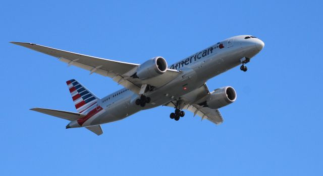 Boeing 787-8 (N814AA) - On final is this 2016 American Airlines Boeing 787-8 in the Winter of 2020.