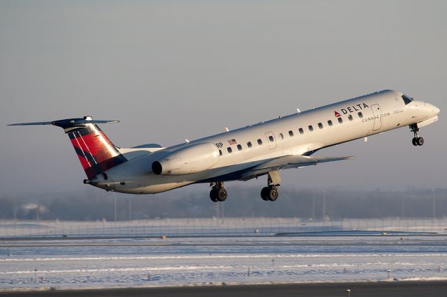 Embraer ERJ-145 (N576RP)