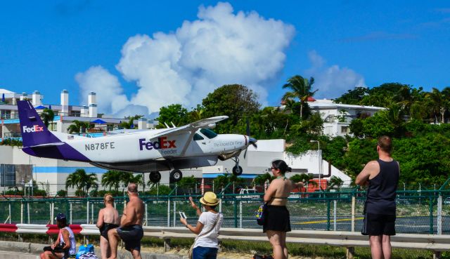 Cessna Caravan (N878FE)