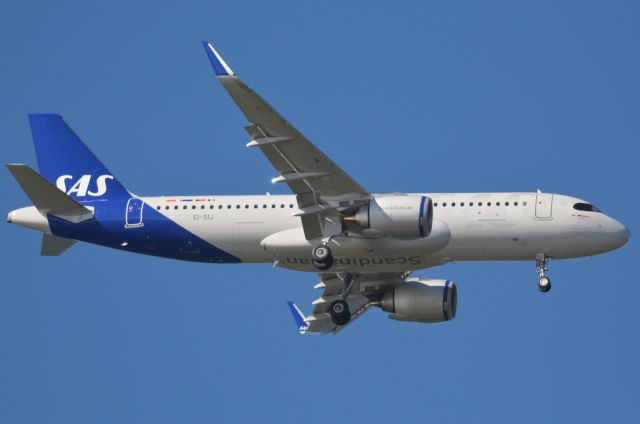 Airbus A320neo (EI-SIJ) - Kongelundsfortet RWY04L