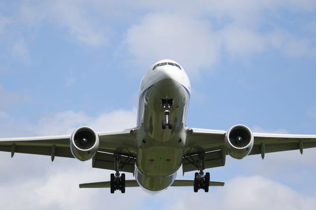 Boeing 777-200 (JA743A) - 19 August 2015:HND-HKD.