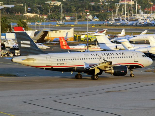 Airbus A319 (N713UW)