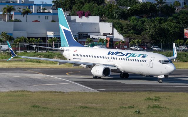 Boeing 737-800 (C-GWWJ)