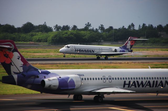 McDonnell Douglas MD-80 (N486)