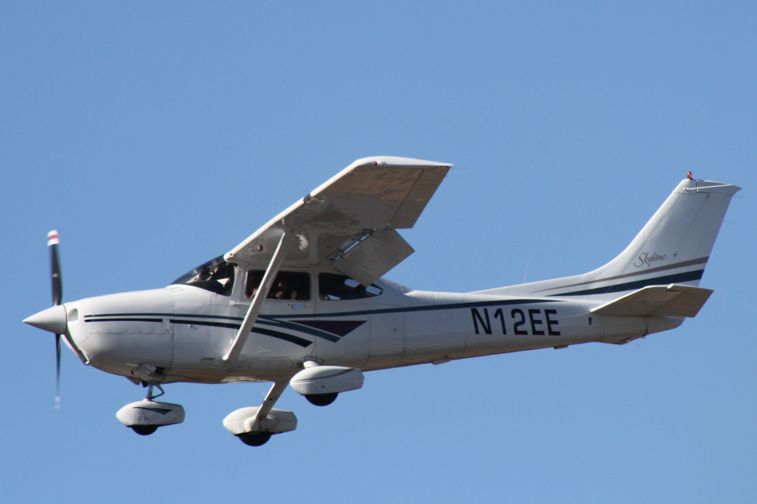 Cessna Skylane (N12EE) - Landing at Flagstaff Pulliam Airport, November 2 2018. 