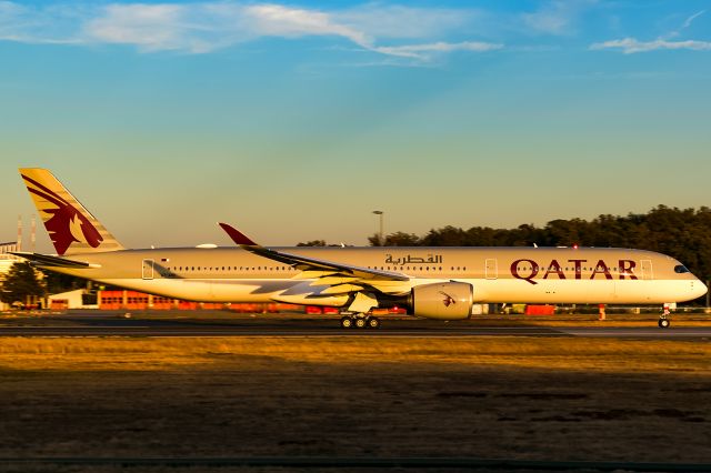 Airbus A350-1000 (A7-AND) - evening sun