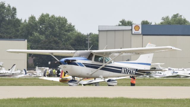 Cessna Skyhawk (N172YH) - Airventure 2019