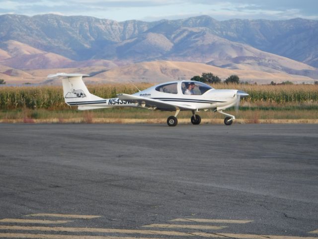 Diamond Star (N543JW) - plane ready for take off at the Preston Idaho Airport