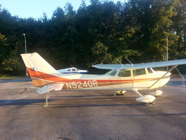 Cessna Skyhawk (N5240R)