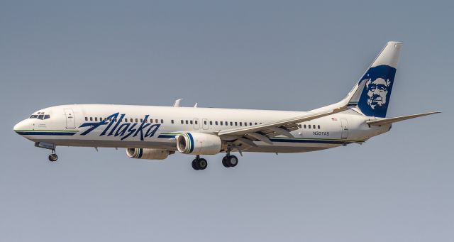 Boeing 737-900 (N307AS) - ASA434 arrives into LAX from Portland