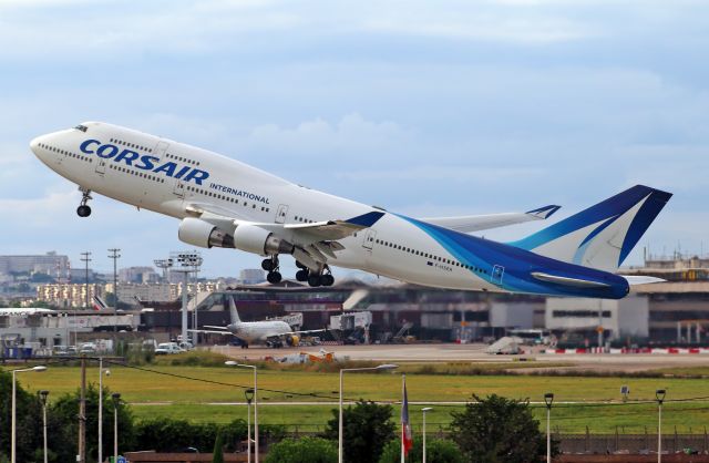 Boeing 747-400 (F-HSEA) - Rare take-off runway 26.