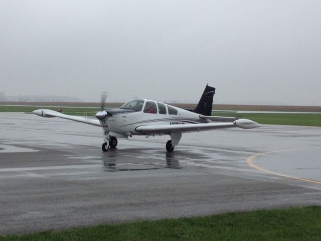 Beechcraft Bonanza (33) (N98MW)