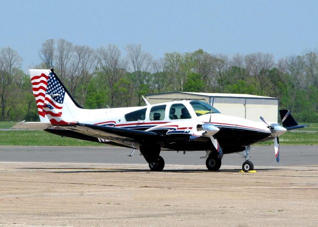 Beechcraft Baron (58) (N255AB) - 1980 Beech 95-B55 at Downtown Shreveport. What a great livery on this plane. 