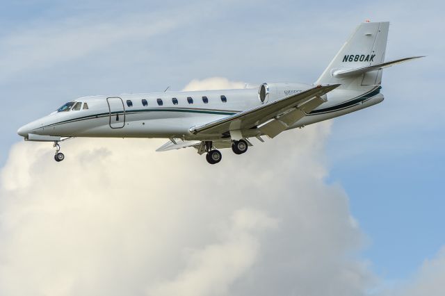 Cessna Citation Sovereign (N680AK) - Arriving rwy 20R @KDPA.