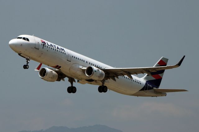 Airbus A321 (CC-BEJ)