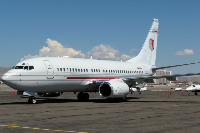 Boeing 737-700 (N43PR) - Sharp corporate jet on the Atlantic Aviation ramp on Memorial Day.