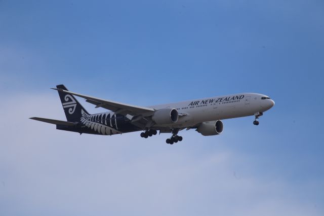 BOEING 777-300 (ZK-OKO)
