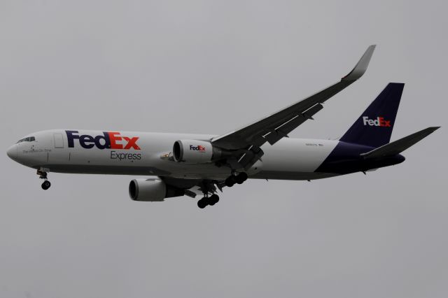 BOEING 767-300 (N68079) - First FDX 767 with winglets? ex-LAN CHILE CARGO. First shot of this bird on the database!