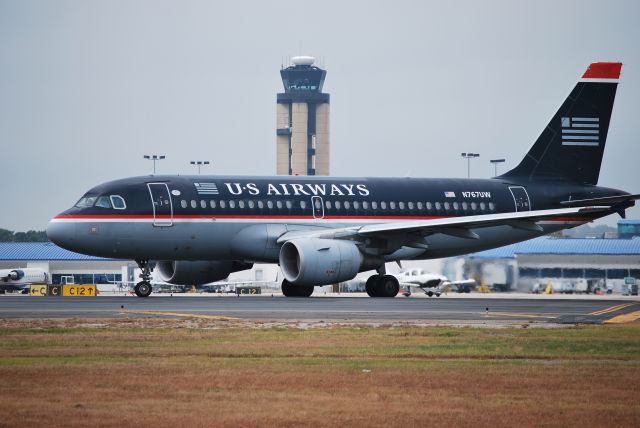 Airbus A319 (N767UW) - Taxiing into position 18L - 10/23/09