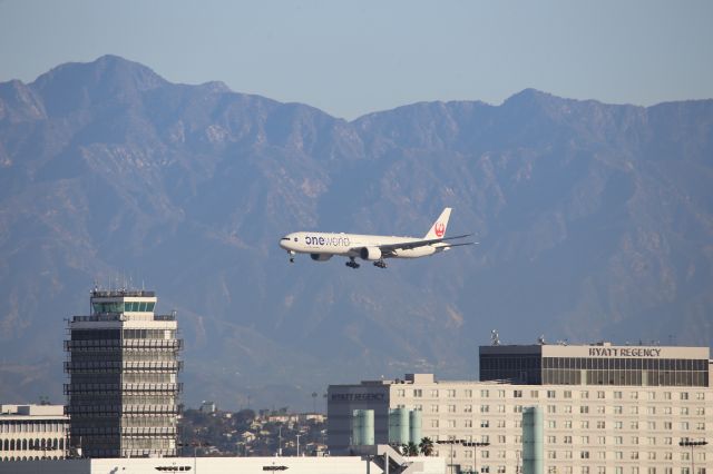 BOEING 777-300ER (JA732J)