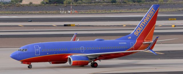 Boeing 737-700 (N290WN) - phoenix sky harbor international airport 18APR20