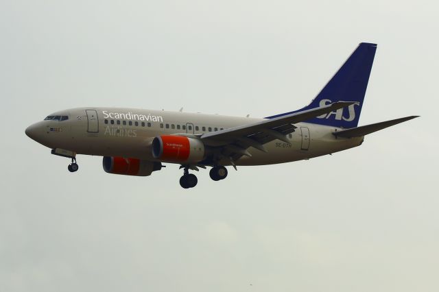 BOEING 737-600 (SE-DTH)