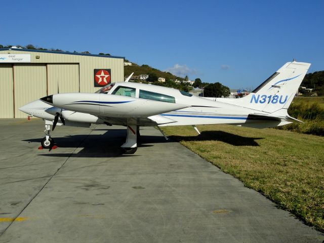 Cessna 310 (N318U)