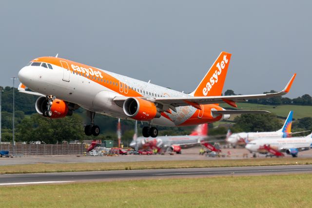 Airbus A320 (G-EZOX)