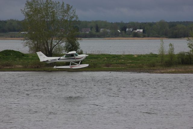 Cessna Skyhawk (C-FHSZ) - Cessna R-172-Skyhawk XP-2012-05-15 Décollage du fleuve St-Laurent en face de Lavaltrie QC.