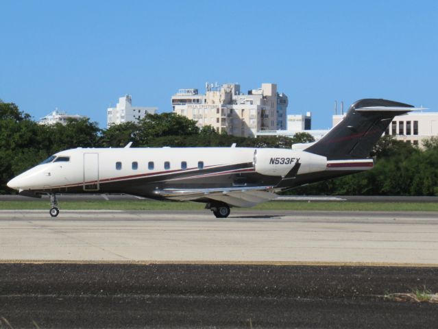 Bombardier Challenger 300 (N533FX)