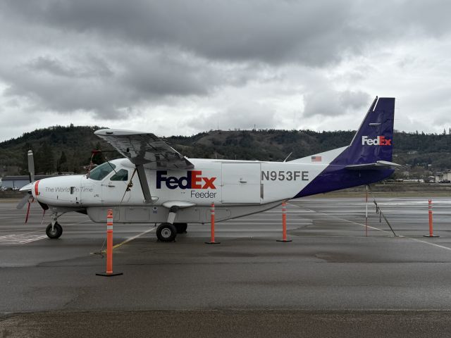 Cessna Caravan (N953FE) - Drive by roseburg