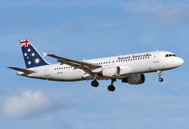 VH-HYL — - ANSETT AUSTRALIA AIRLINES - AIRBUS A320-211 - REG : VH-HYL (CN 229) - ADELAIDE INTERNATIONAL AIRPORT SA. AUSTRALIA - YPAD 