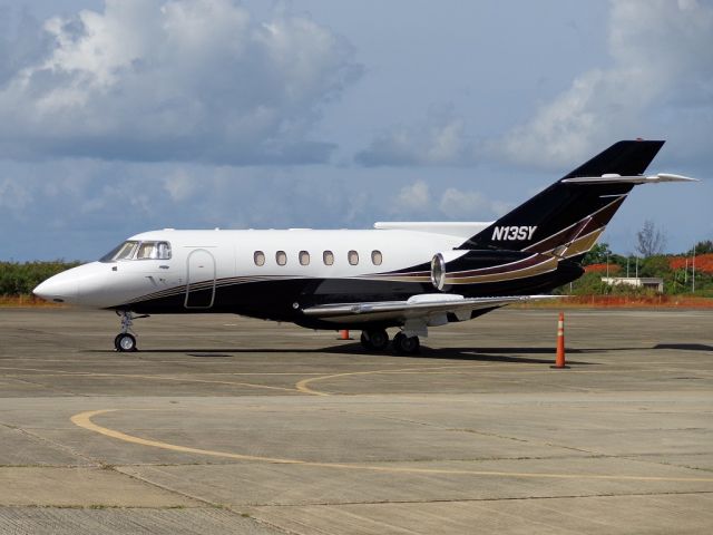 Hawker 800 (N13SY)