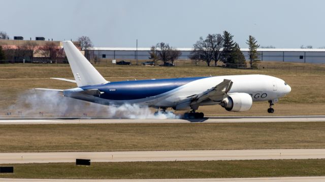 Boeing 777-200 (N702GT)