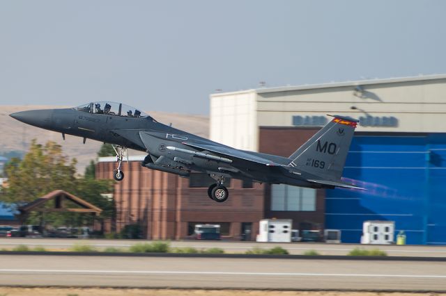 87-0169 — - Departing back to Mountain Home.  389th FS "Thunderbolts" 