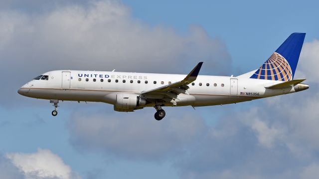 Embraer 175 (N85356) - Mesa Airlines (United Express) Embraer ERJ-175 Long Wing (N85356) arrives KRDU Rwy 23R on 7/1/2022 at 9:37 am.