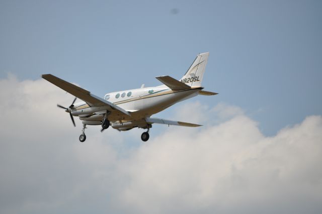 Beechcraft King Air 90 (N820SL)