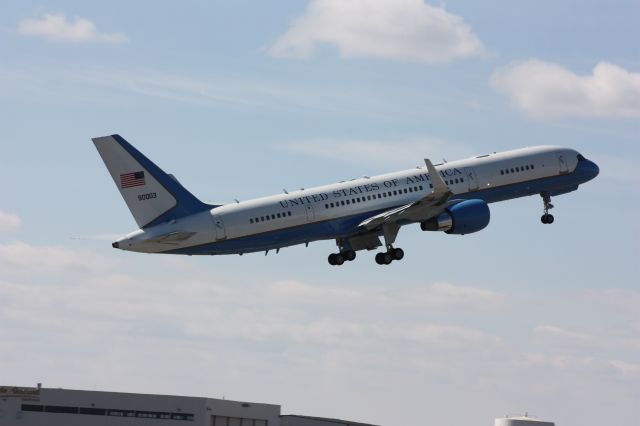 Boeing 757-200 (N90003) - Taken 3-23-13 Air Force 2