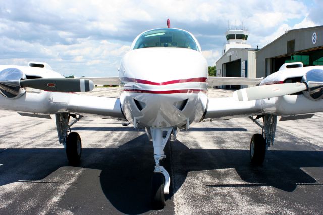 Beechcraft 55 Baron (N818RM)