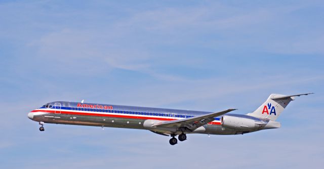 McDonnell Douglas MD-80 — - Landing 28l from DFW.