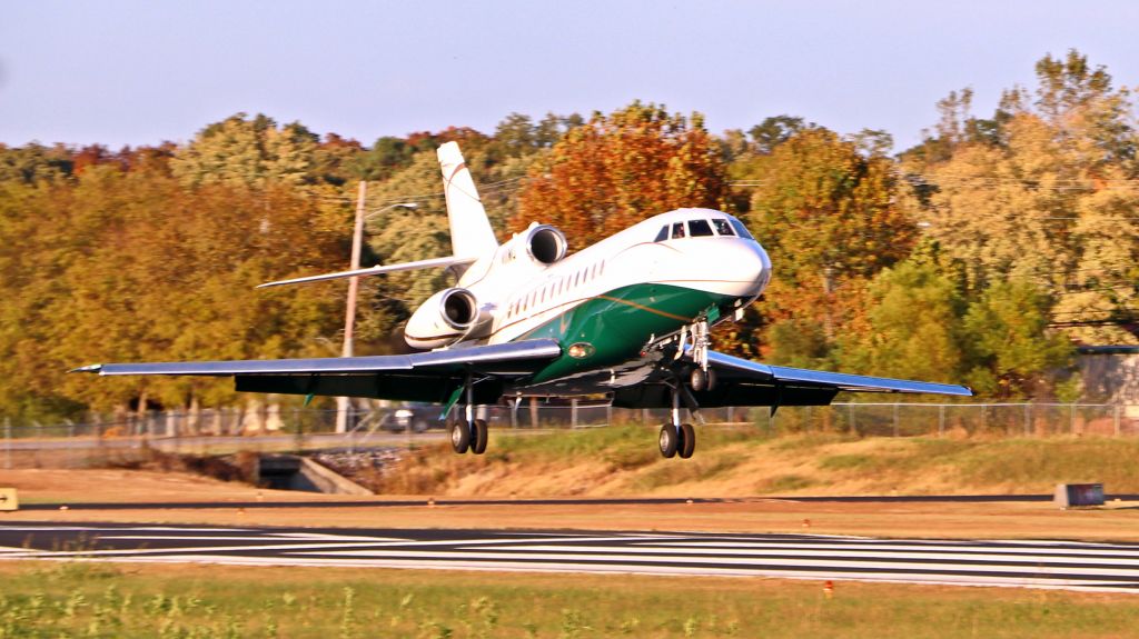 Dassault Falcon 900 (N111MU) - N111MU landing at Lebanon Municipal Airport runway 19.