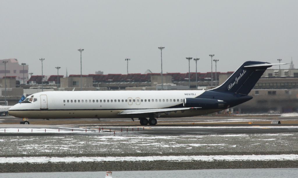 McDonnell Douglas DC-9-30 (N697BJ) - Columbus Blue Jackets leaving Boston after playing the Bruins. 