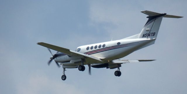 Beechcraft Super King Air 200 (N514TB) - About to touch down is this 1990 Beechcraft Super King Air 200 in the Summer of 2024.
