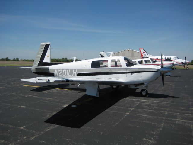 Mooney M-20 (N201LH) - very sharp